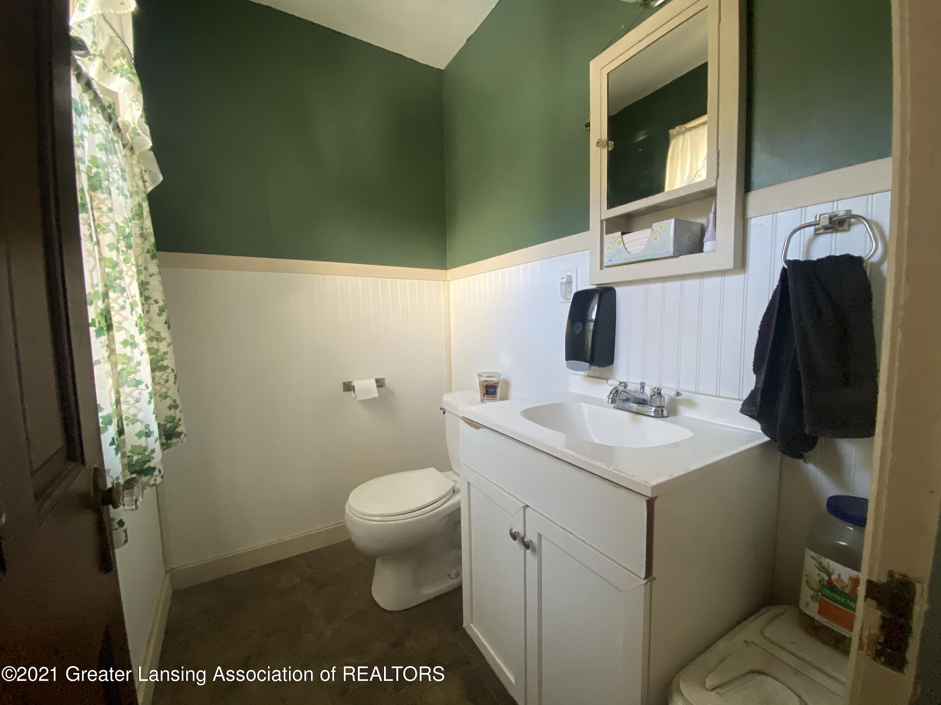 115 East Miller Road Lansing, MI 48911 - Photo 13 of 25 half bath 1st floor