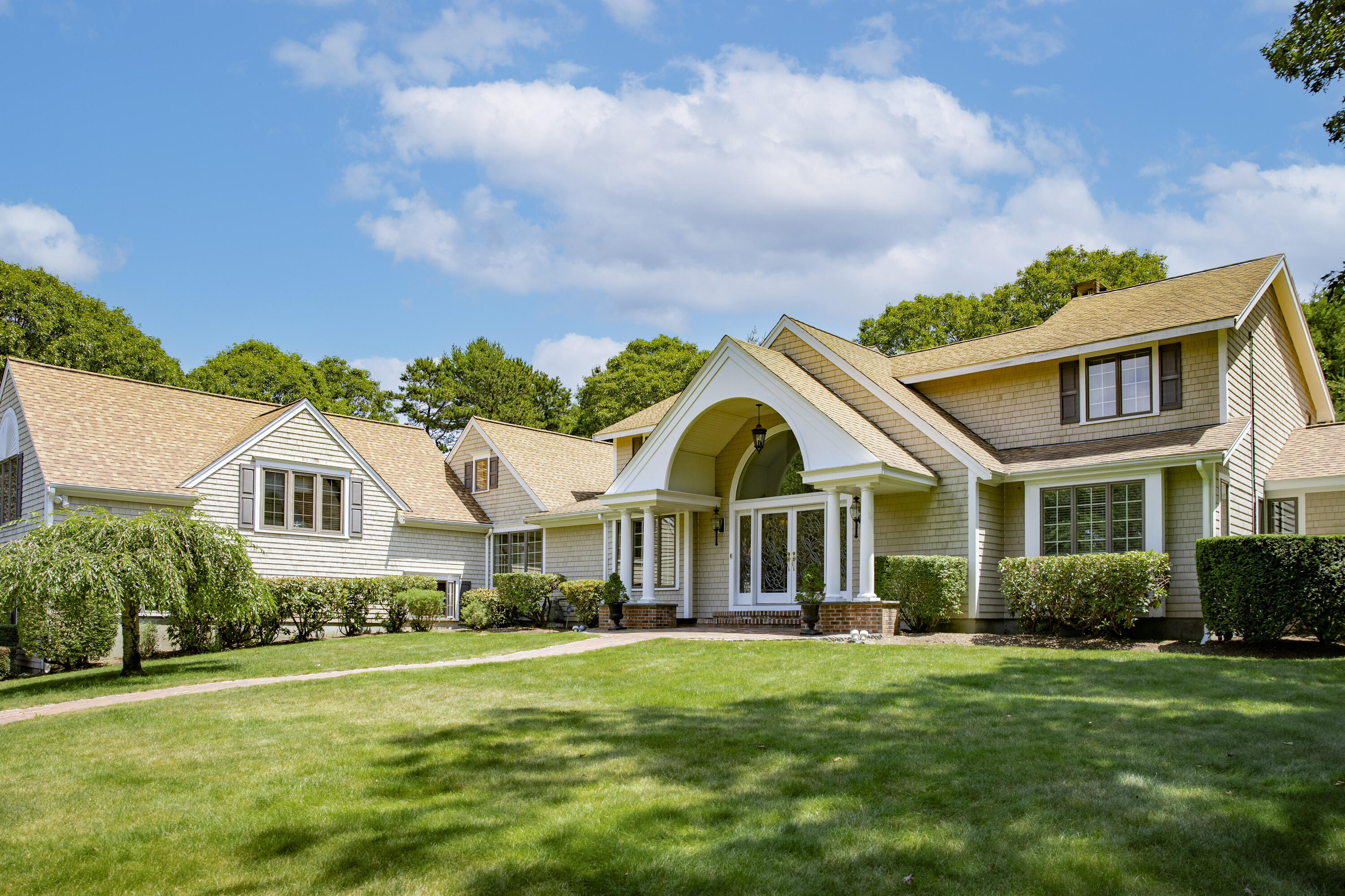 98 Bunker Hill Road Osterville, MA 02655 - Photo 3 of 88 a front view of a house with a garden