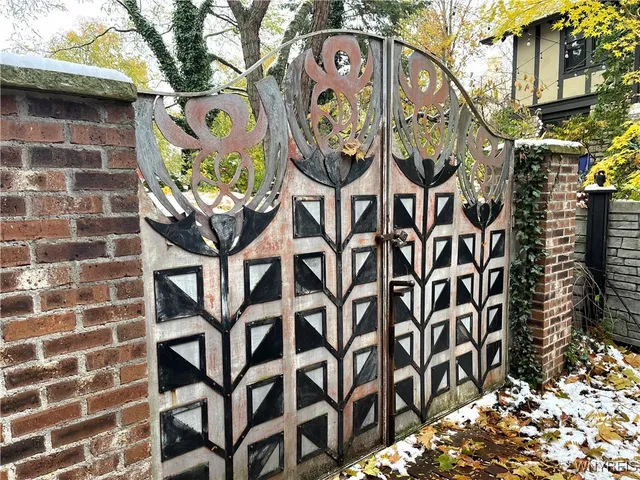 $899,000 | 189 Bidwell Parkway, Buffalo, NY 14222