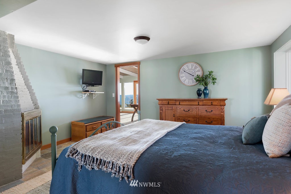 5036 Scurlock Road Freeland, WA 98249 - Photo 12 of 25 a bedroom with a bed and a flat screen tv