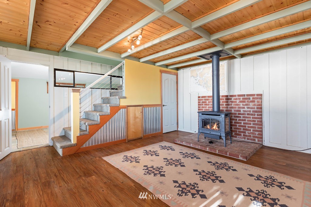 5036 Scurlock Road Freeland, WA 98249 - Photo 18 of 25 a view of a hallway with wooden floor and entryway