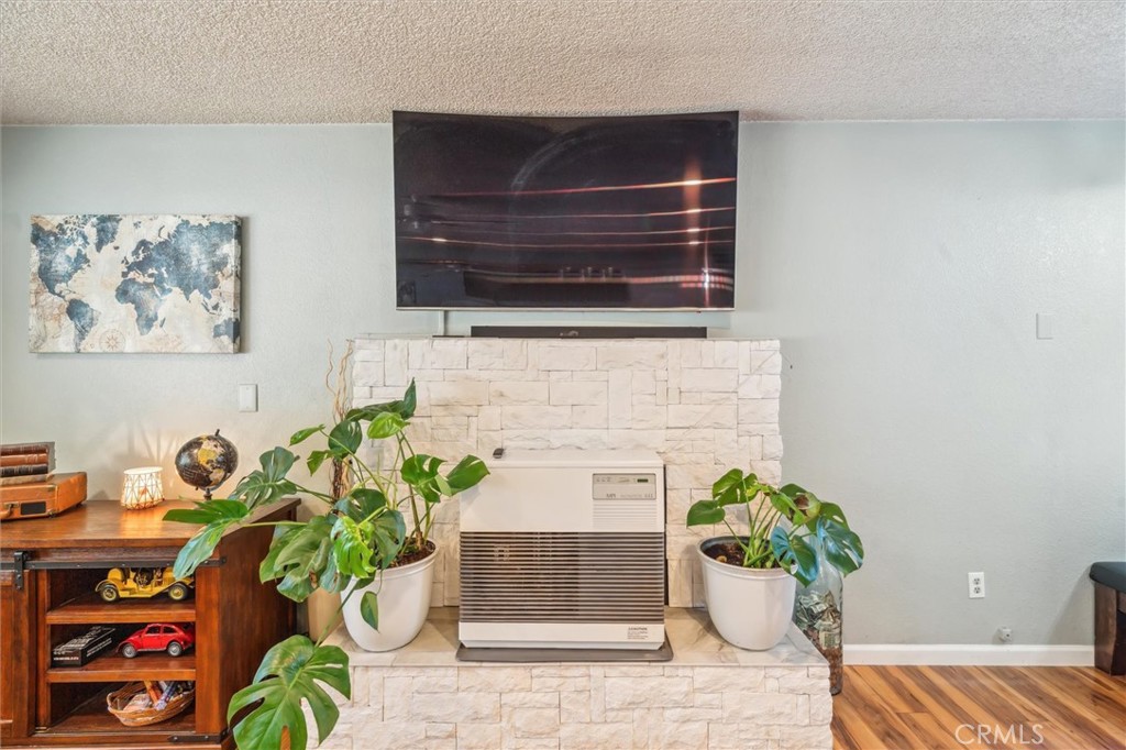 6791 Whispering Canyon Drive Anderson, CA 96007 - Photo 6 of 51 a living room filled with furniture and a potted plant