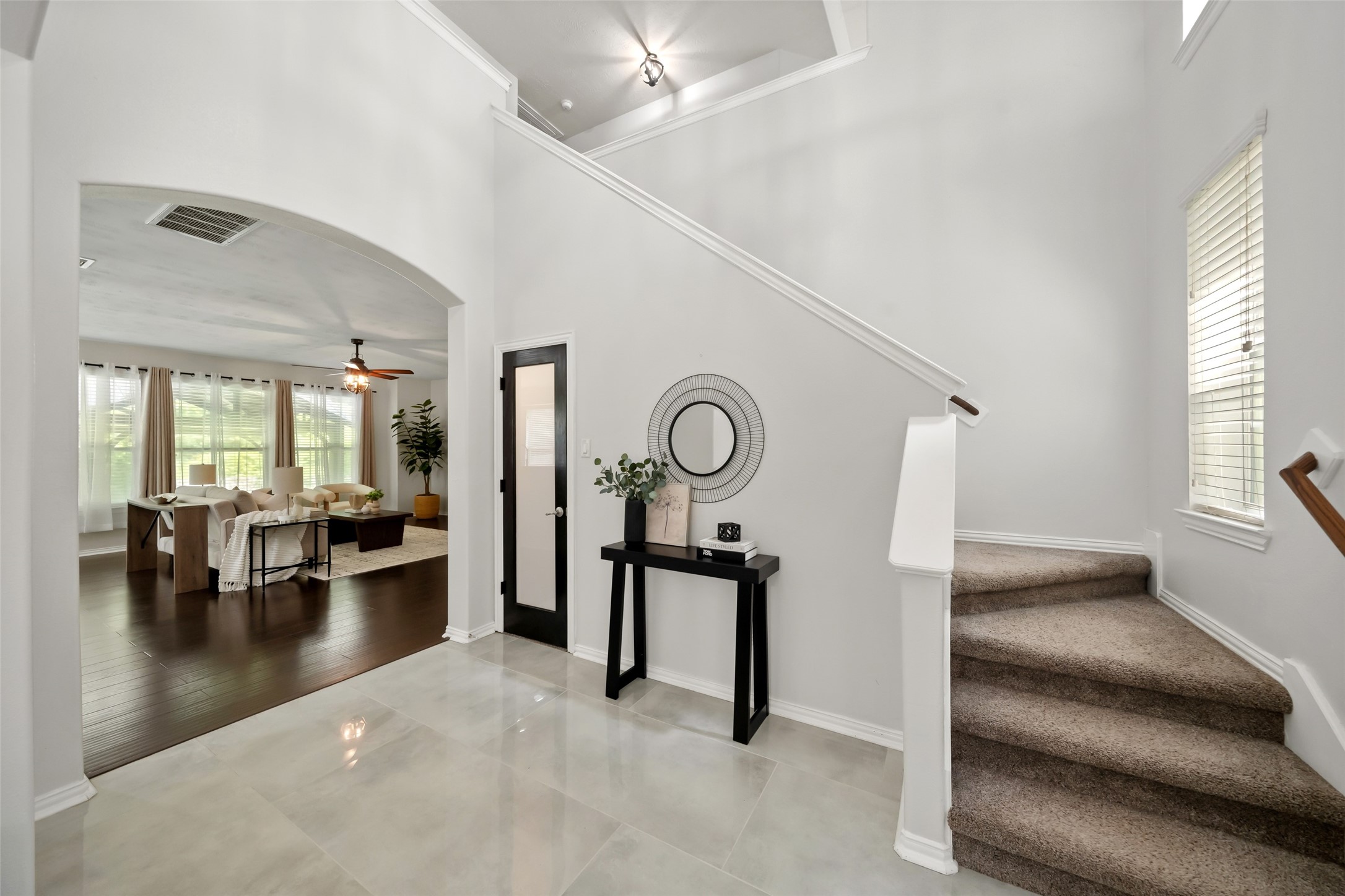 81 Palos Verde Conroe, TX 77304 - Photo 6 of 36 Entryway