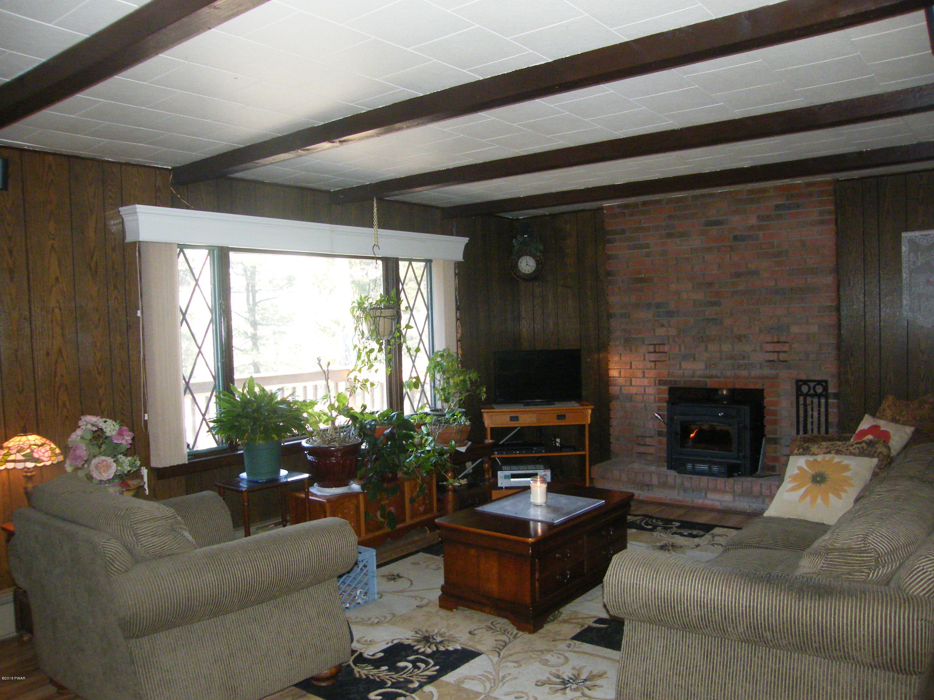 121 Dark Swamp Road Dingmans Ferry, PA 18328 - Photo 11 of 24 Living room