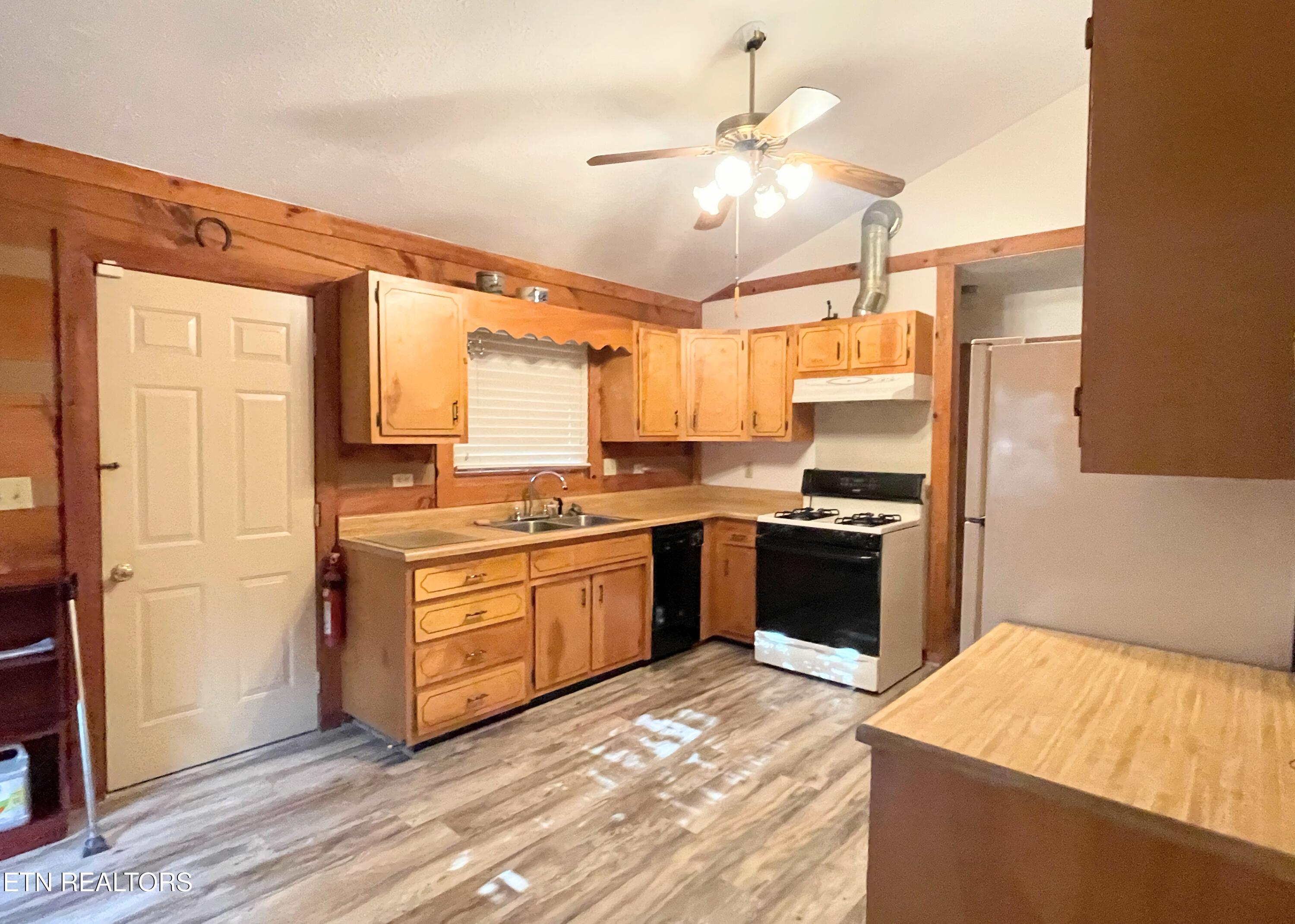 116 Old Doc Rogers Road Tellico Plains, TN 37385 - Photo 17 of 28 IMG_1618