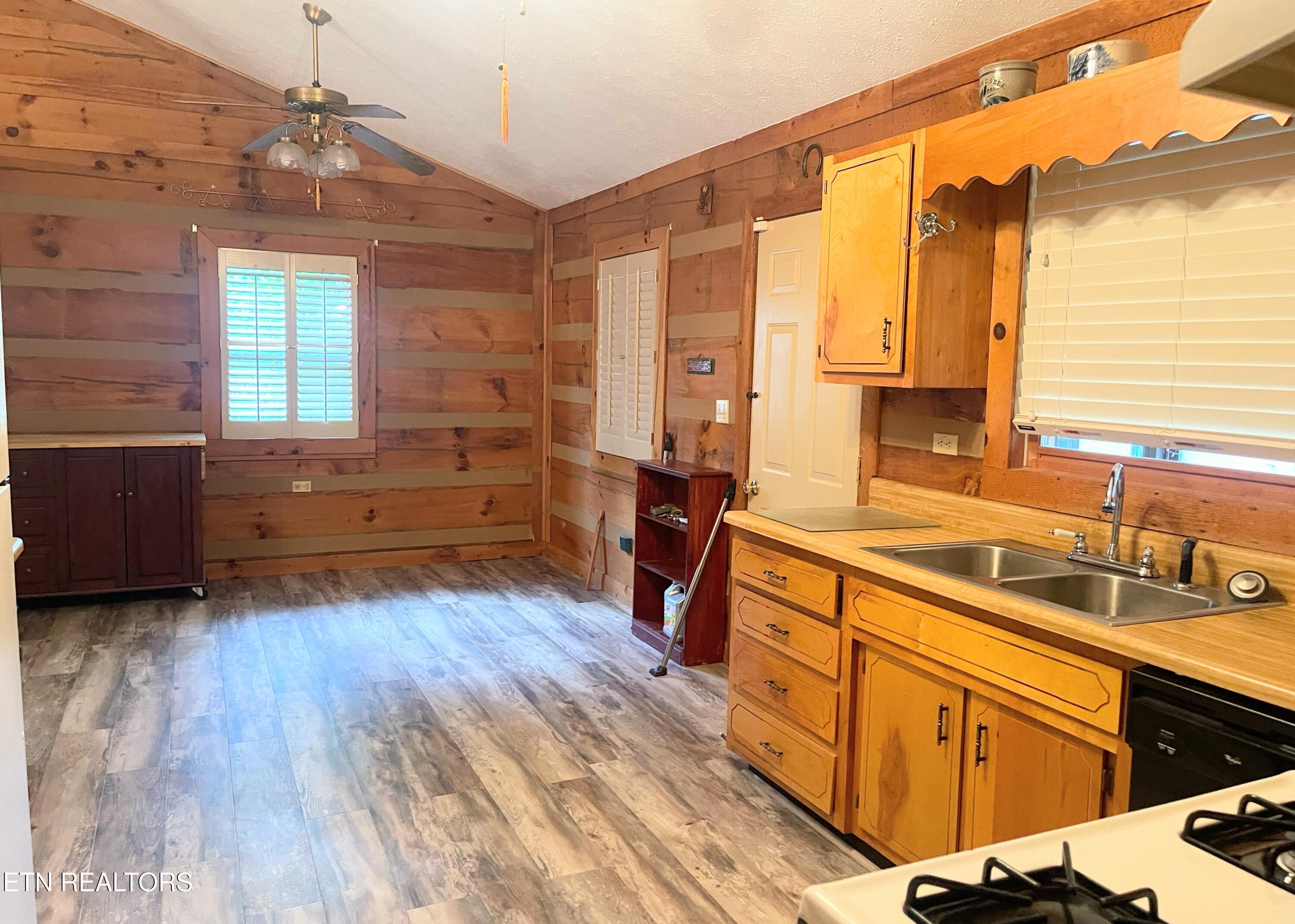 116 Old Doc Rogers Road Tellico Plains, TN 37385 - Photo 7 of 28 IMG_1583