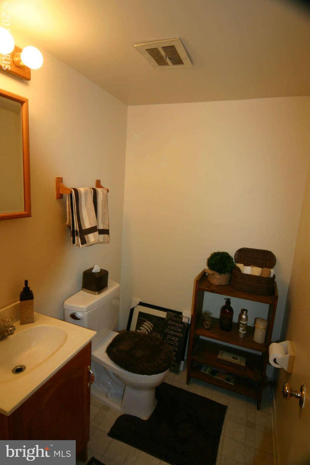 5915 Kingsford Road, Unit 365 Springfield, VA 22152 - Photo 15 of 17 Lower level powder room