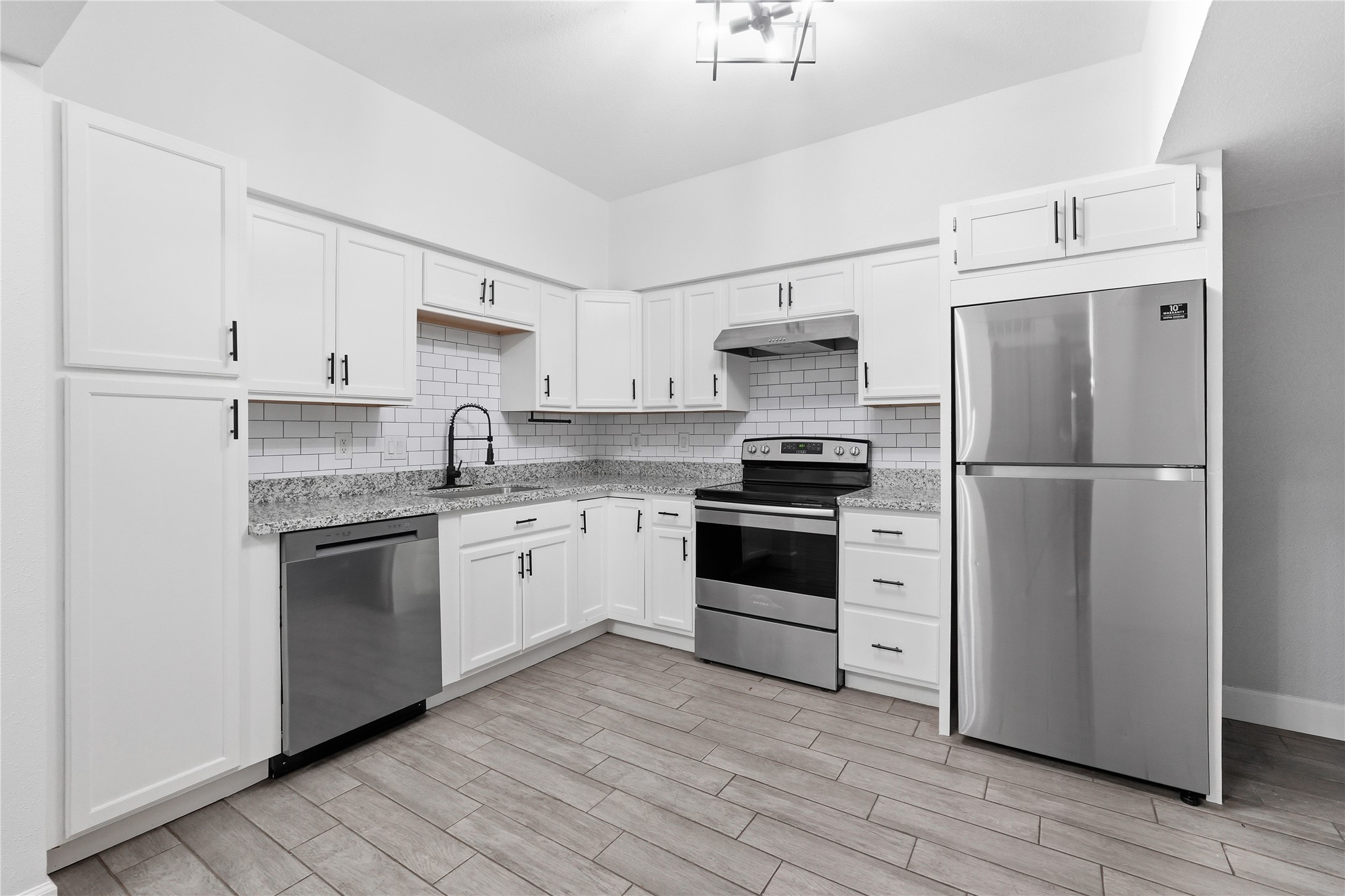 2100 Tanglewilde Street, Unit 378 Houston, TX 77063 - Photo 12 of 28