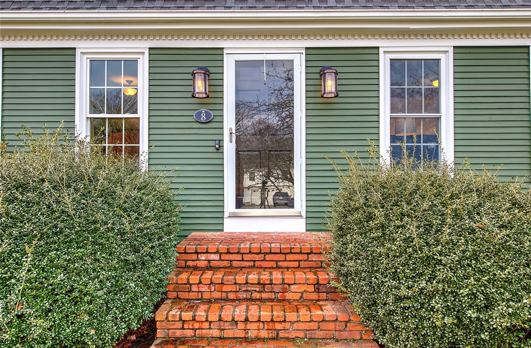 8 Ursula Drive Bristol, RI 02809 - Photo 3 of 49