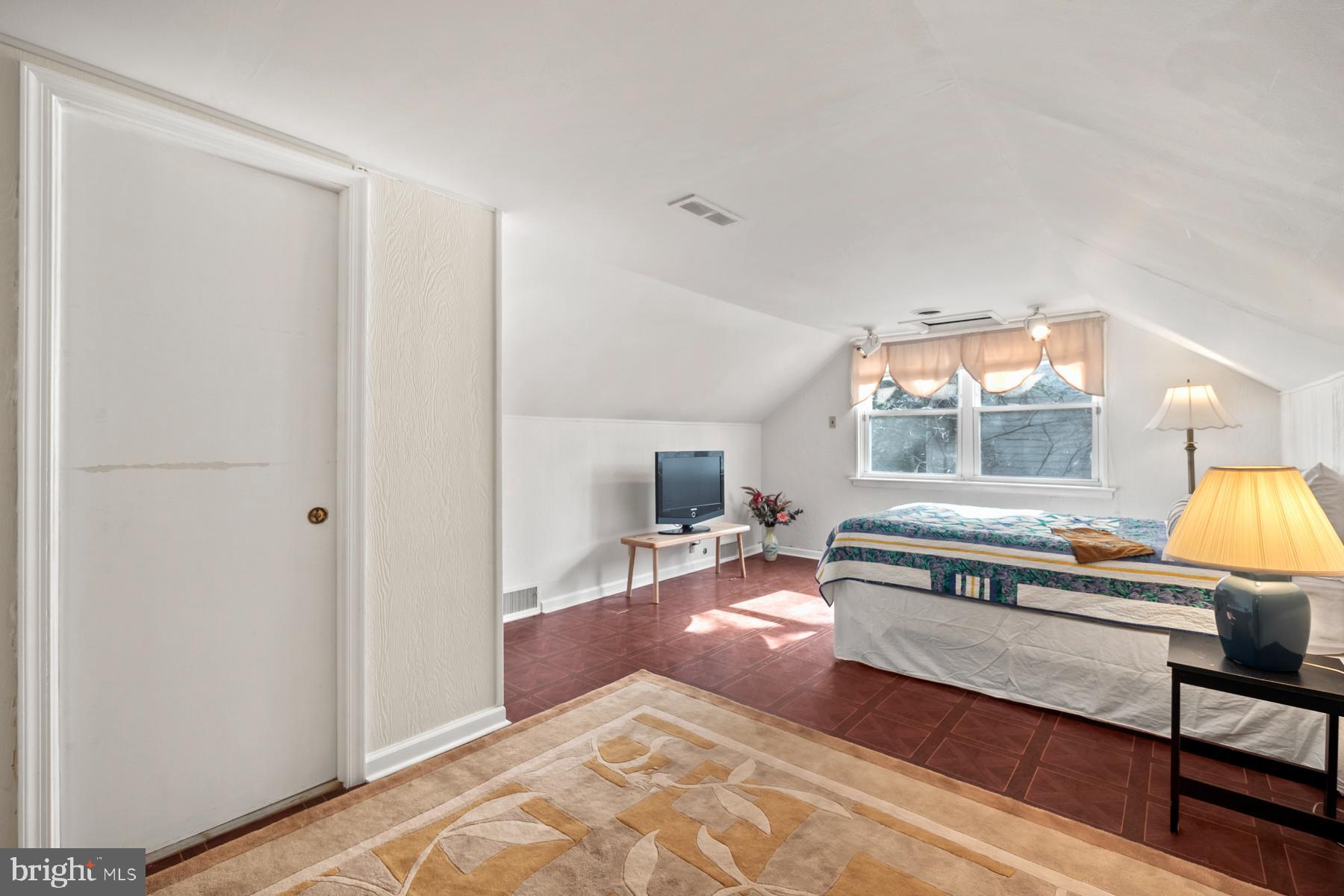 1012 Arboretum Road Wyncote, PA 19095 - Photo 31 of 41 3rd Floor Bedroom Suite