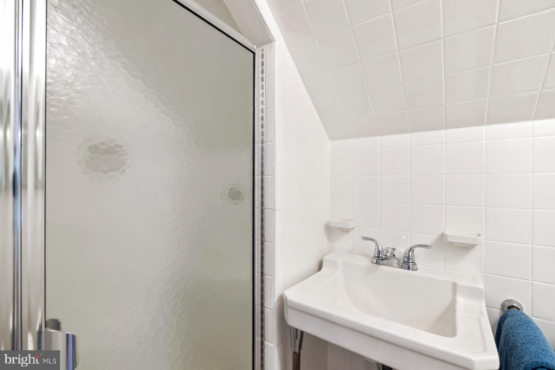 1012 Arboretum Road Wyncote, PA 19095 - Photo 32 of 41 3rd Floor En-Suite