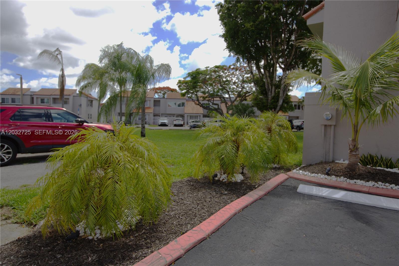 6475 Southwest 129th Avenue Miami, FL 33183 - Photo 4 of 34