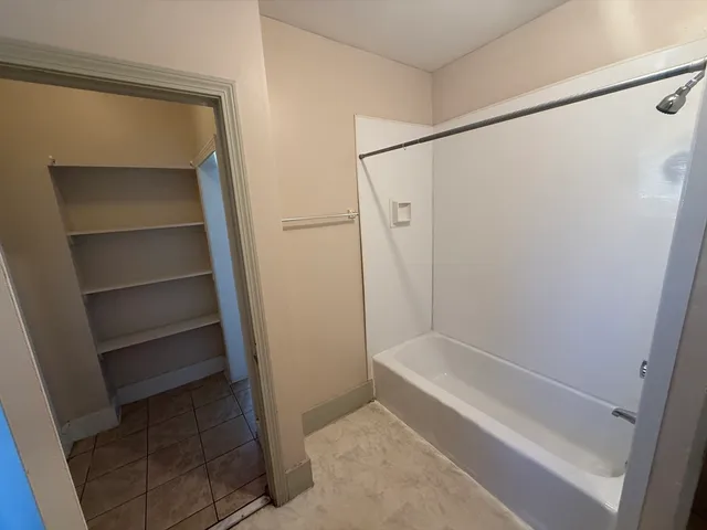 $2,200 | 11 New Hampshire Avenue, Unit 2, Haverhill, MA 01835