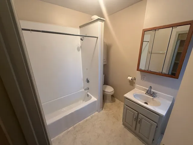 $2,200 | 11 New Hampshire Avenue, Unit 2, Haverhill, MA 01835