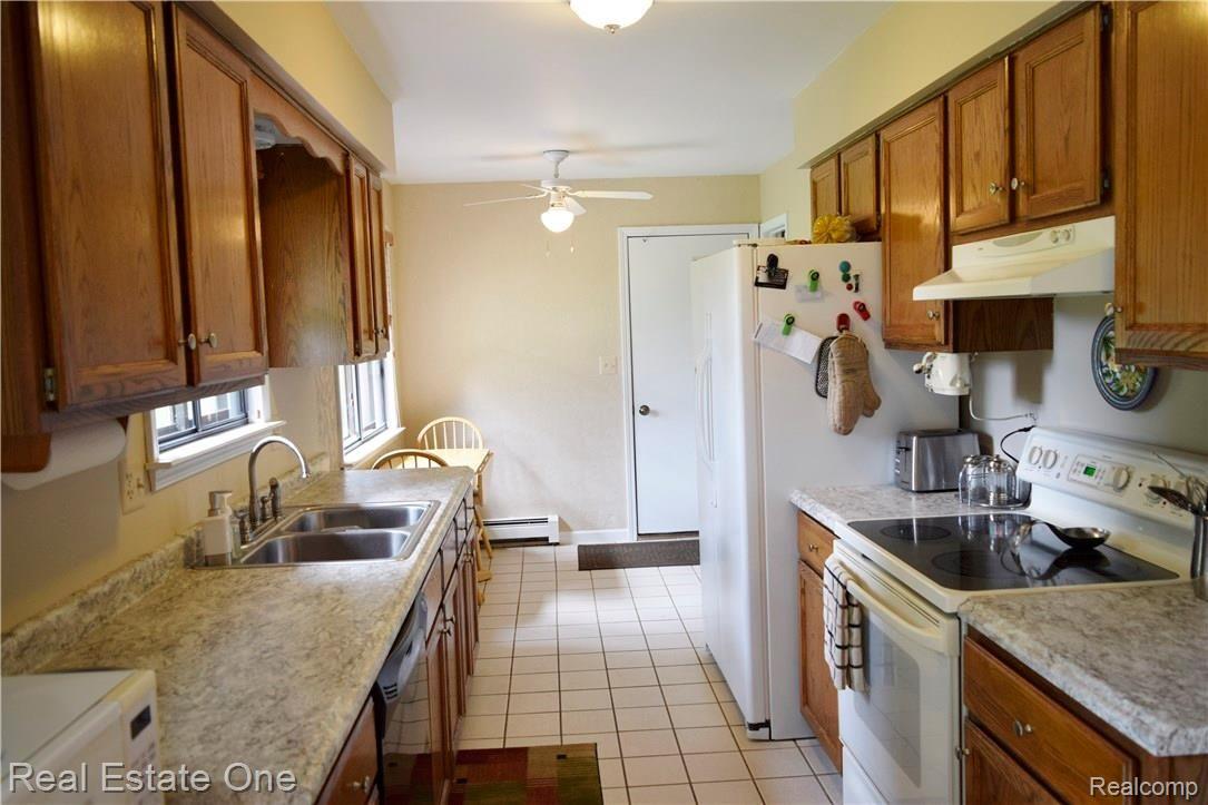 3979 West Maple Road Wixom, MI 48393 - Photo 8 of 18 Kitchen 2.JPG