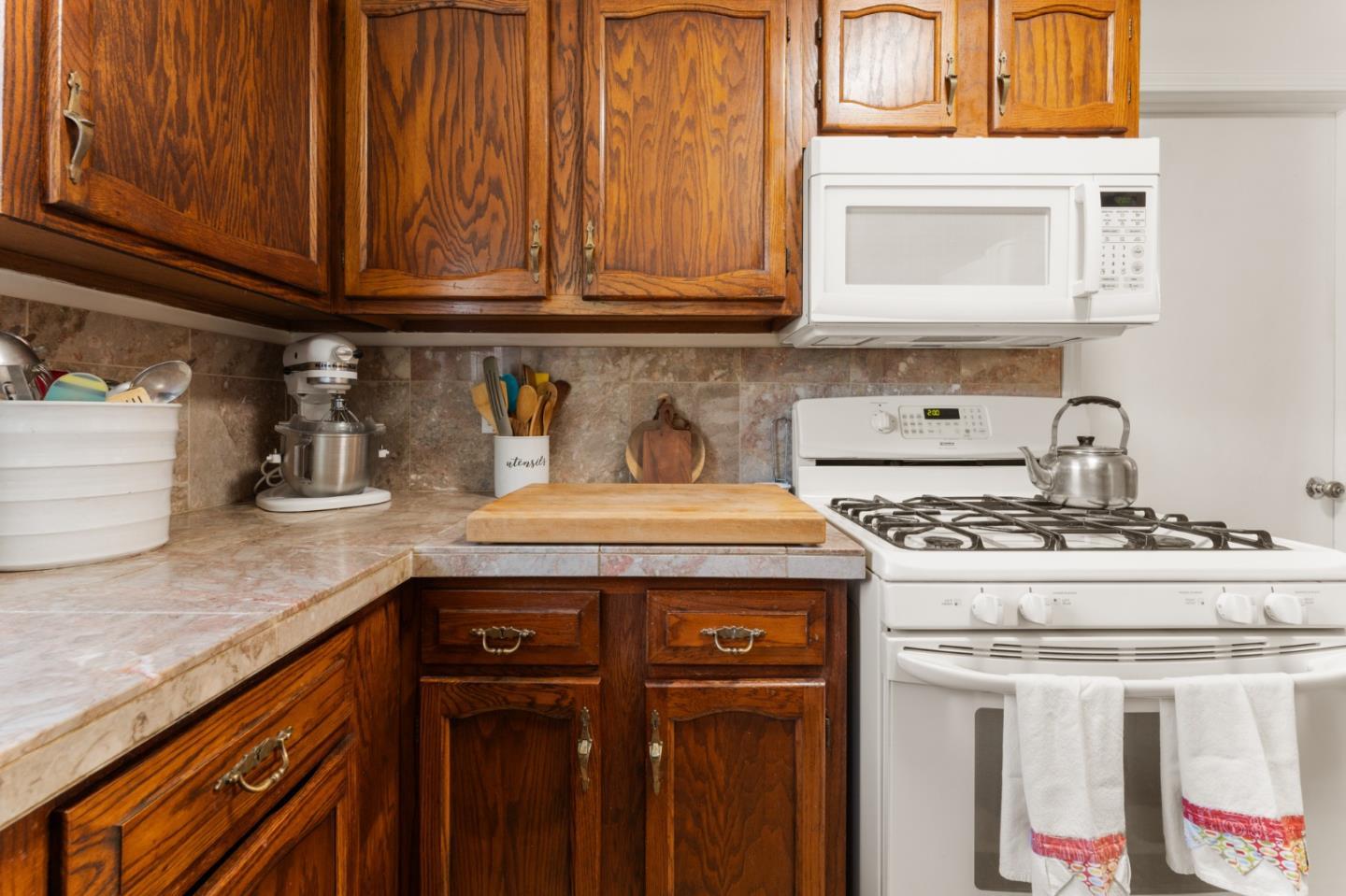 136 Arthur Road Watsonville, CA 95076 - Photo 13 of 36 Gallery Image 13