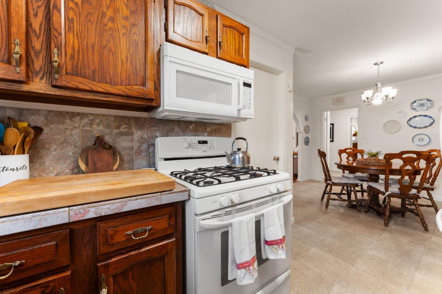 136 Arthur Road Watsonville, CA 95076 - Photo 14 of 36 Gallery Image 14