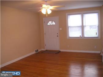 1609 Merribrook Road Philadelphia, PA 19151 - Photo 2 of 12 Living Room