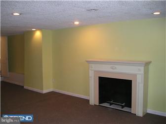 1609 Merribrook Road Philadelphia, PA 19151 - Photo 9 of 12 Family Room