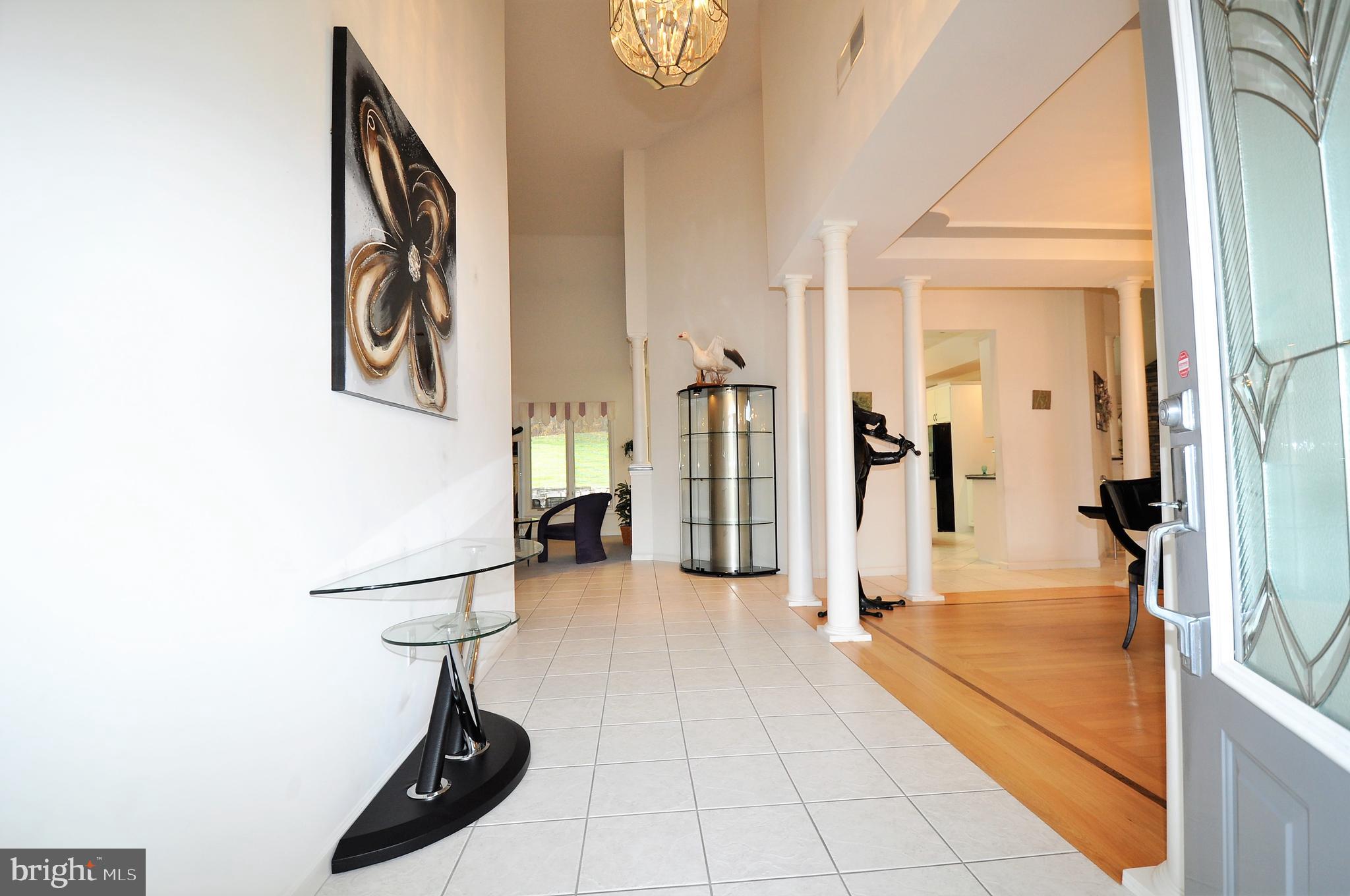 145 Mountain Road Tamaqua, PA 18252 - Photo 7 of 66 Foyer