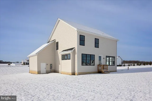 a view of house with a outdoor space