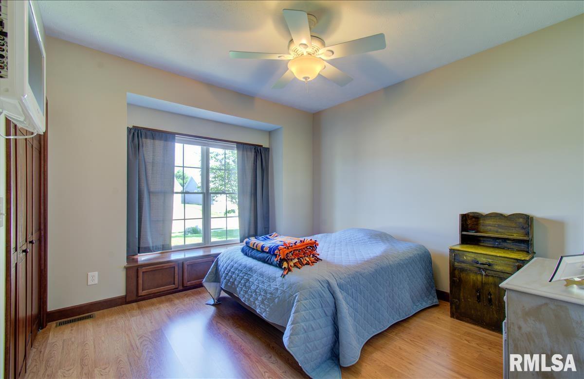 1408 Lake Pointe Court Springfield, IL 62712 - Photo 18 of 38