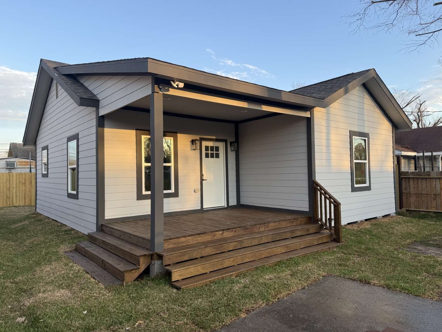 1620 Sam Wilson Street Houston, TX 77020 - Photo 2 of 40 a front view of a house with garden