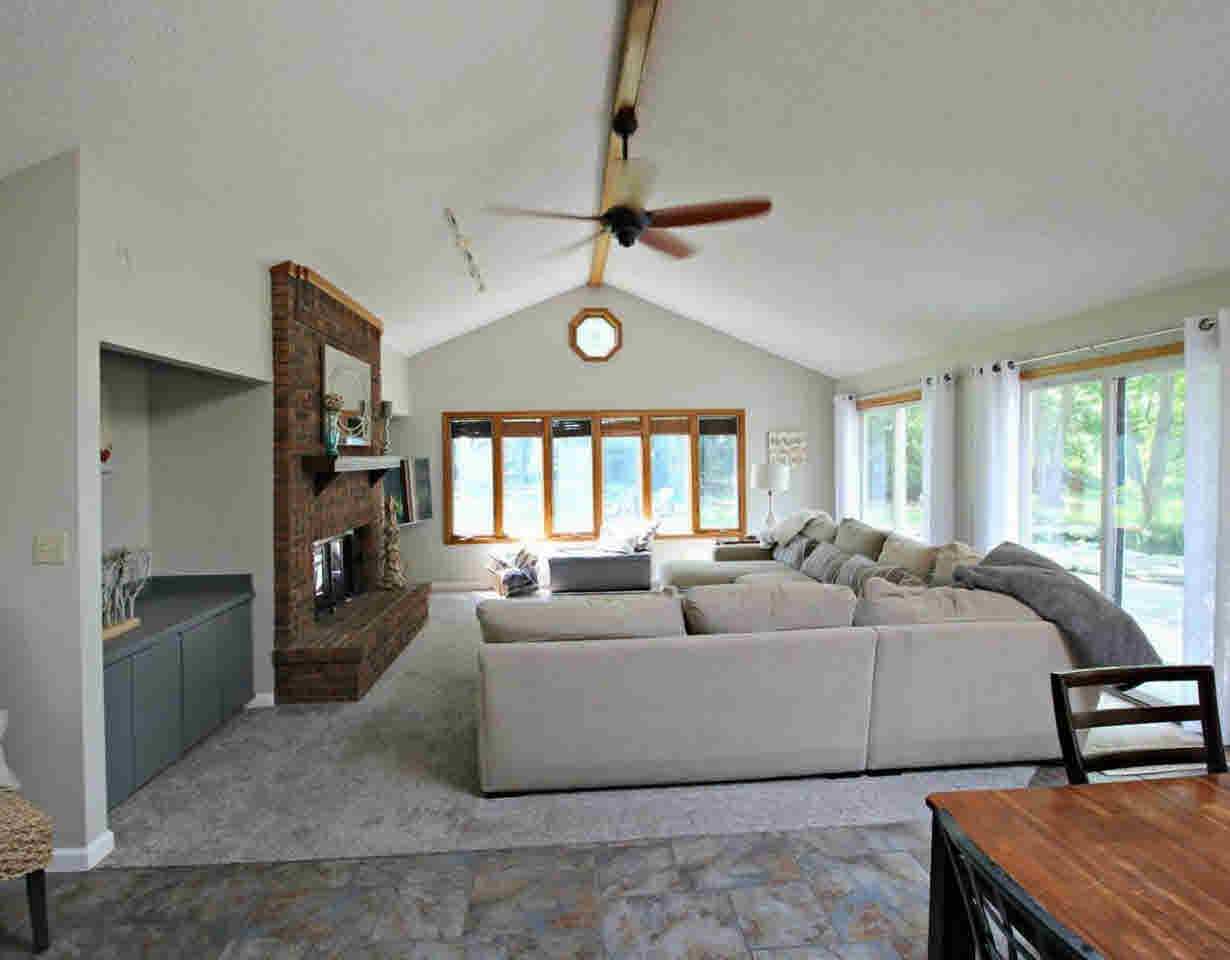 9355 Beecher Road Flushing, MI 48433 - Photo 7 of 34 21320216-6.JPG