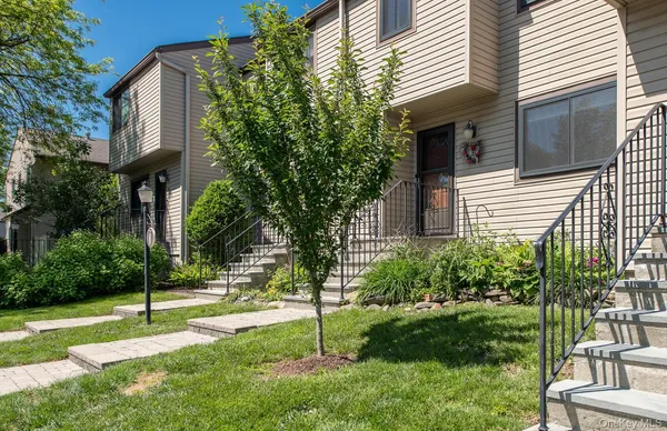 $299,900 | 8 Knightsbridge, Unit C, Poughkeepsie, NY 12603