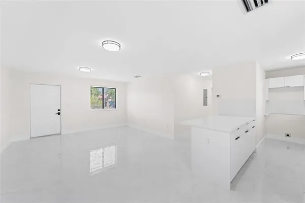 $2,800 | 1999 Northwest 46th Street, Miami, FL 33142