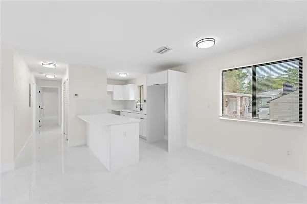 $2,800 | 1999 Northwest 46th Street, Miami, FL 33142