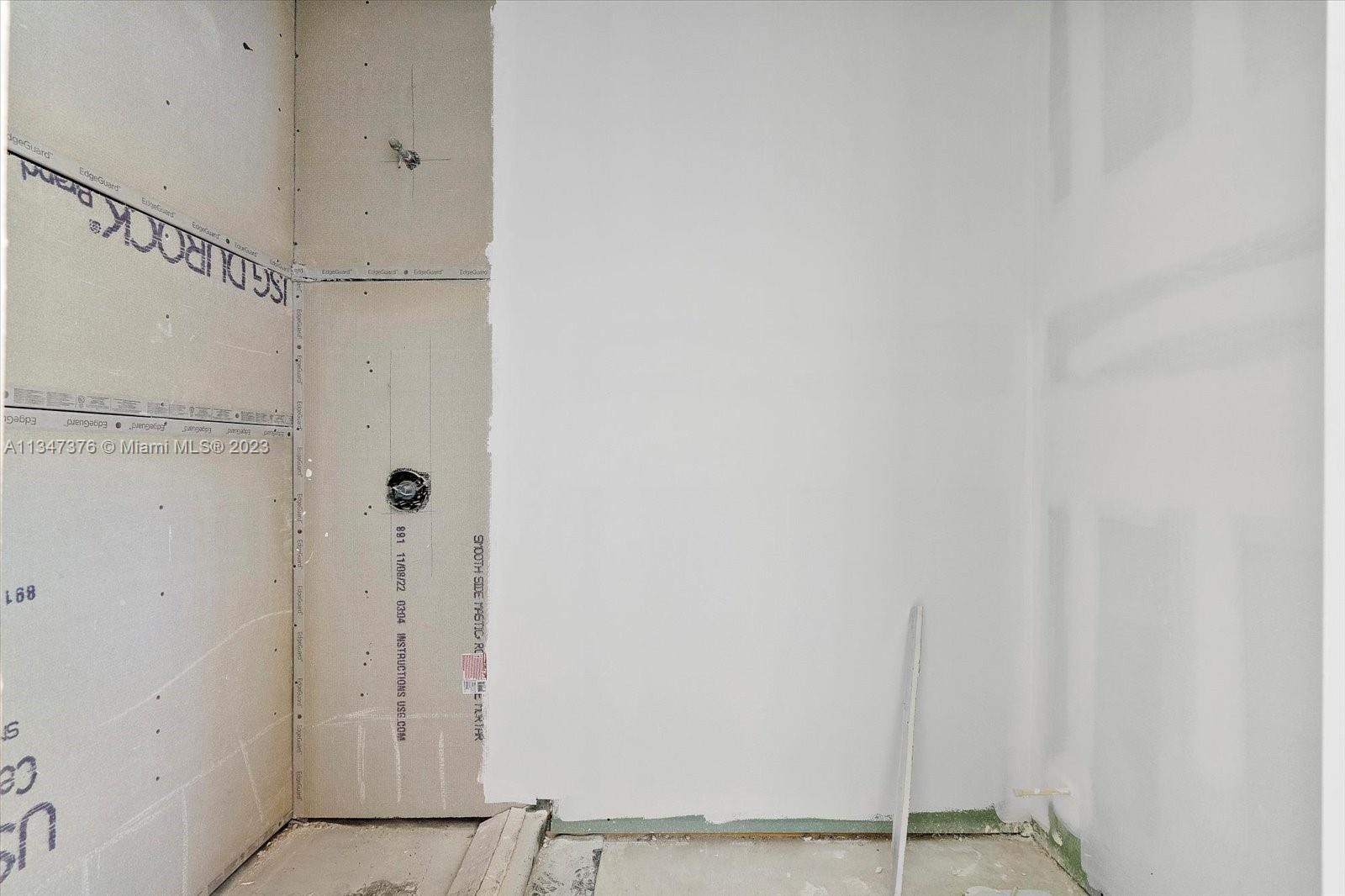 6230 Southwest 60th Street Miami, FL 33143 - Photo 31 of 57 a view of an empty room