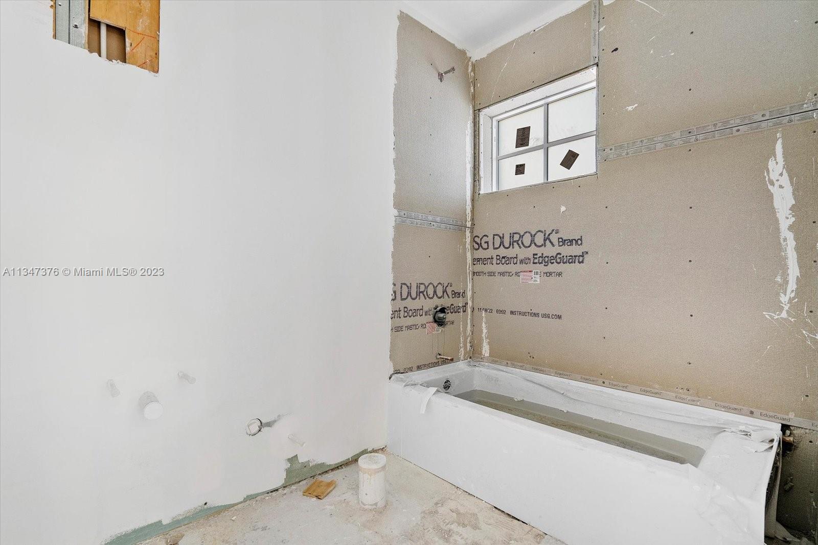 6230 Southwest 60th Street Miami, FL 33143 - Photo 41 of 57 a bathroom with a bathtub and toilet