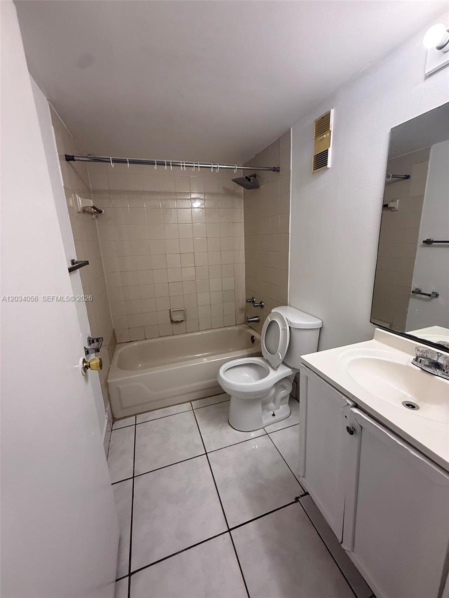 9917 West Okeechobee Road, Unit 3510 Hialeah Gardens, FL 33016 - Photo 9 of 10