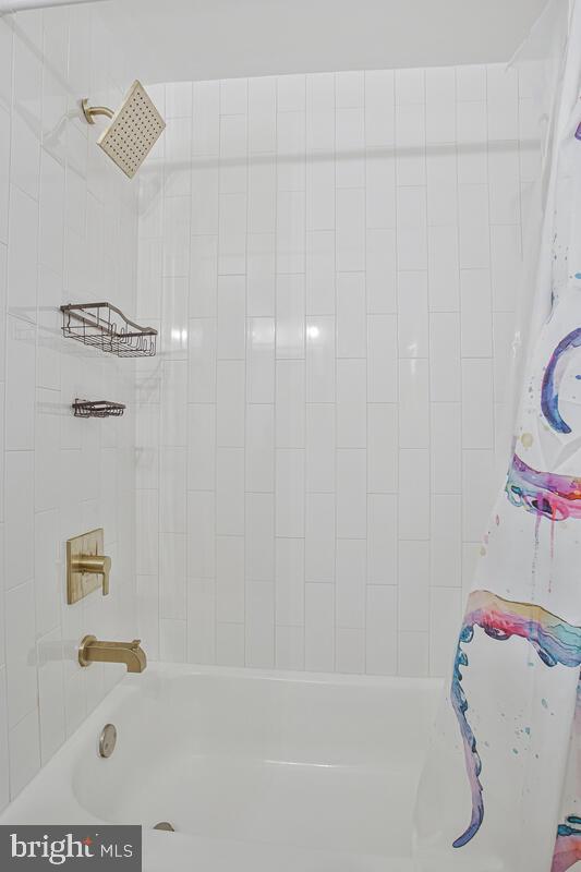 267 Lake Riviera Road Pasadena, MD 21122 - Photo 15 of 34 a bathroom with a bathtub and shower