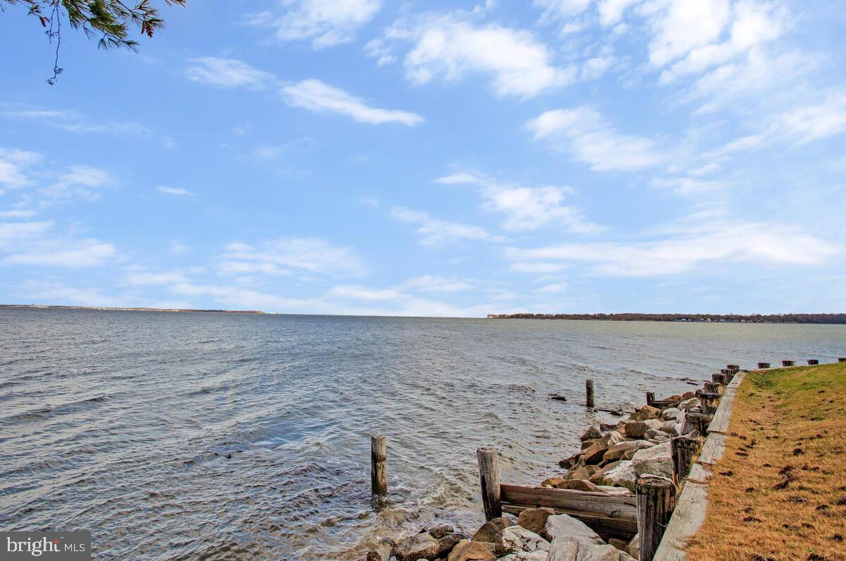 267 Lake Riviera Road Pasadena, MD 21122 - Photo 31 of 34 a view of an ocean