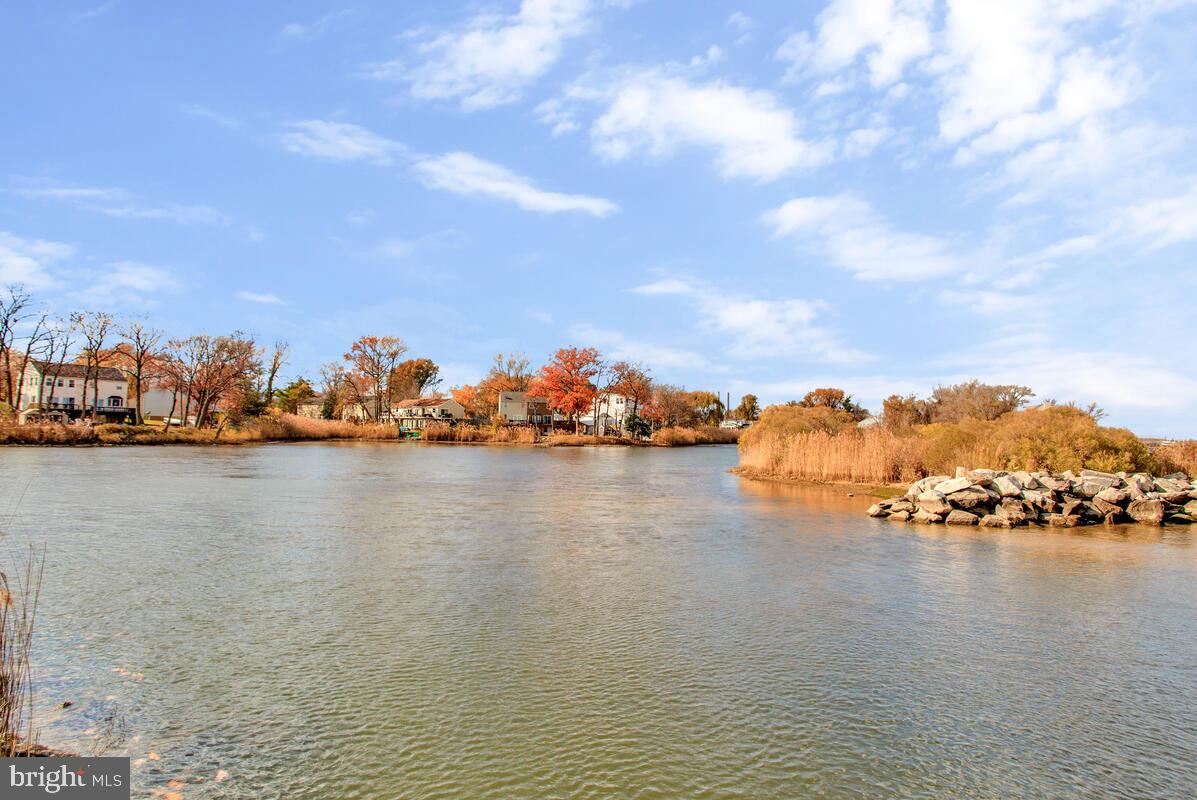 267 Lake Riviera Road Pasadena, MD 21122 - Photo 33 of 34 a view of an ocean with boats