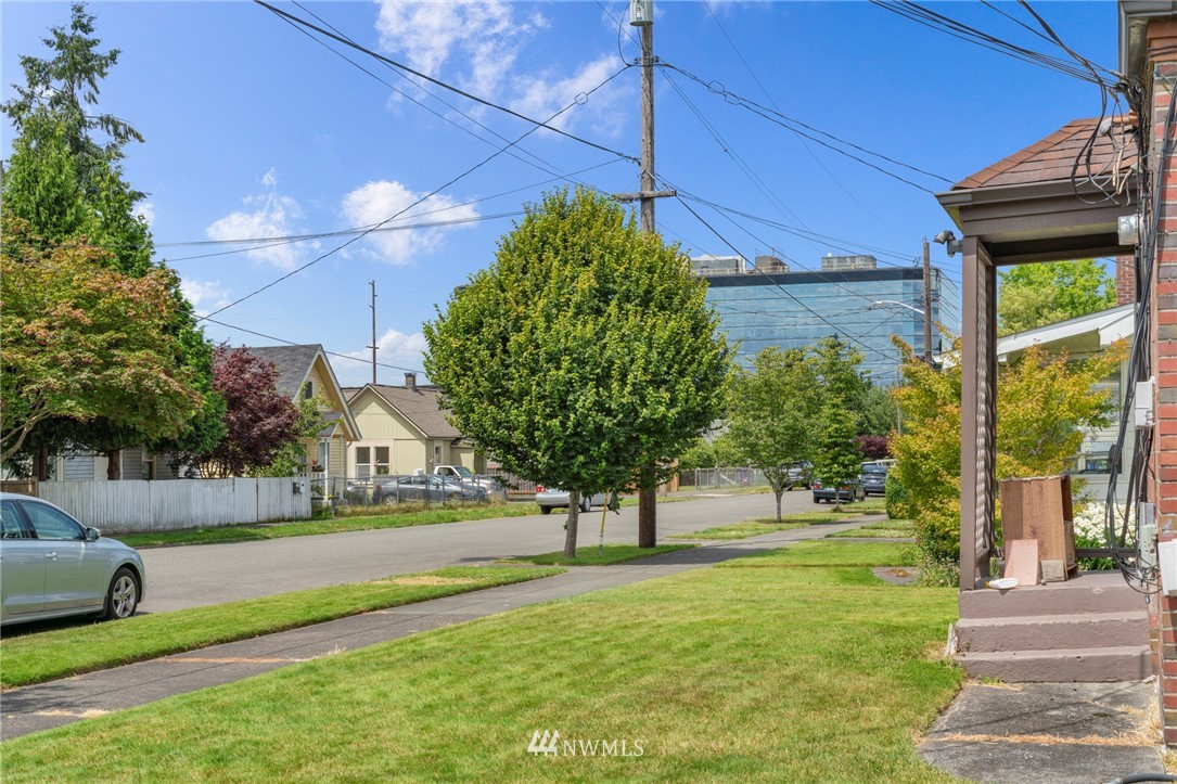 904 North 5th Street Renton, WA 98057 - Photo 13 of 15 a view of yard with tree s