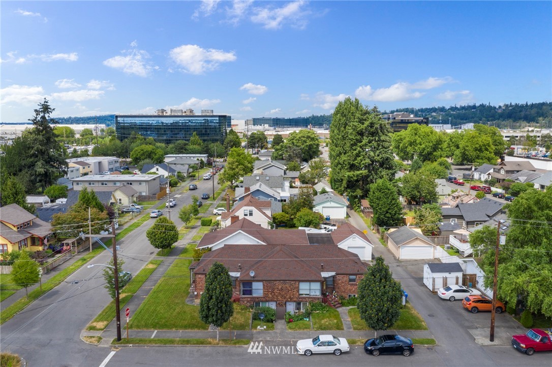904 North 5th Street Renton, WA 98057 - Photo 3 of 15 a view of a city