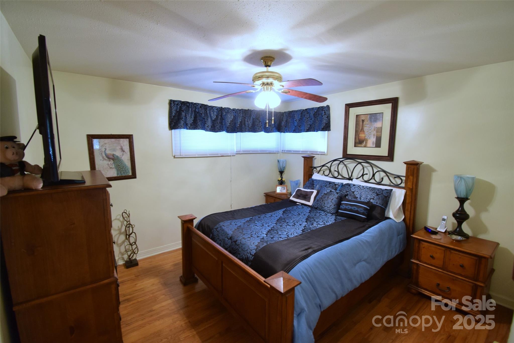 505 Butler Court Gastonia, NC 28054 - Photo 28 of 41 a living room with furniture and a chandelier