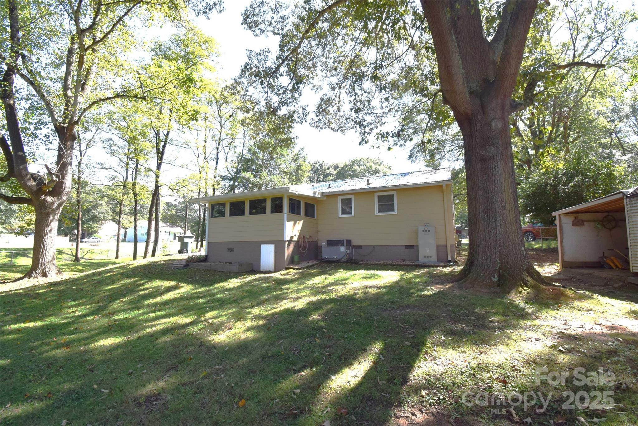 505 Butler Court Gastonia, NC 28054 - Photo 35 of 41 a view of a backyard with a large tree