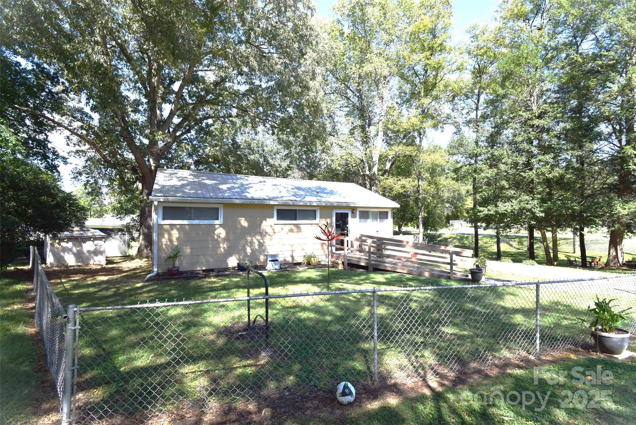 505 Butler Court Gastonia, NC 28054 - Photo 4 of 41 a front view of a house with garden