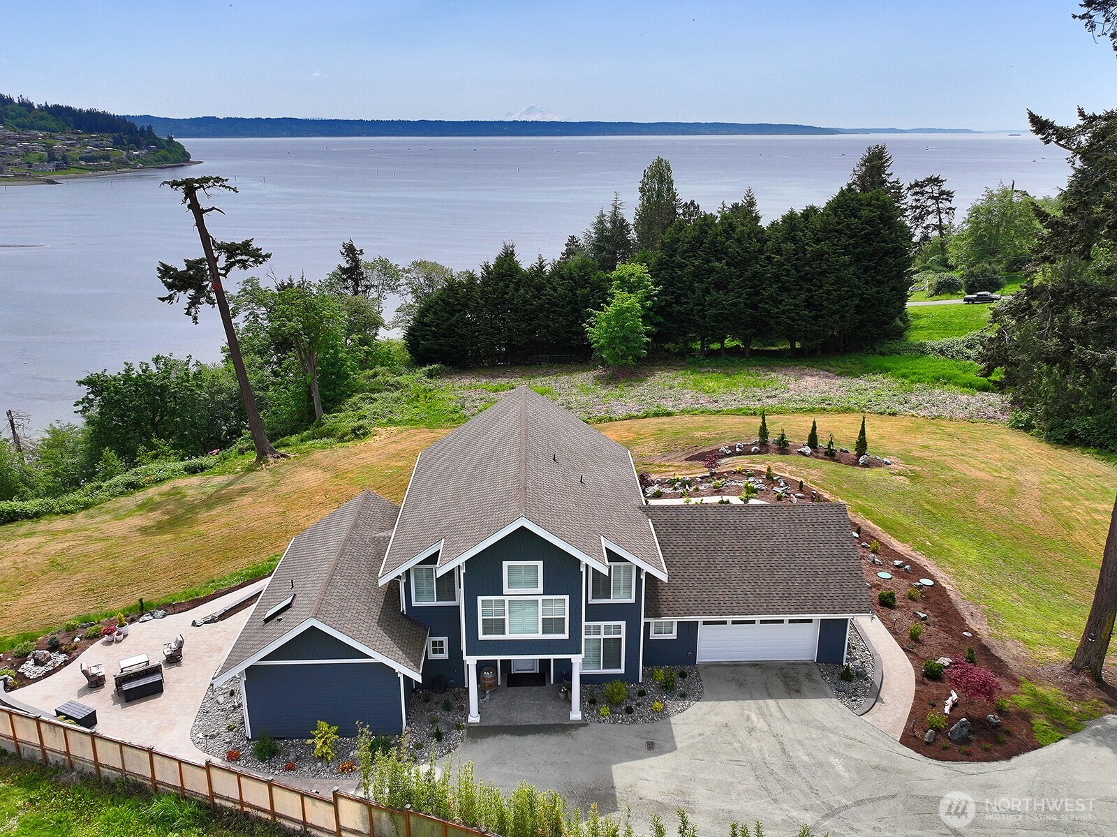 8065 South George Drive Clinton, WA 98236 - Photo 2 of 40