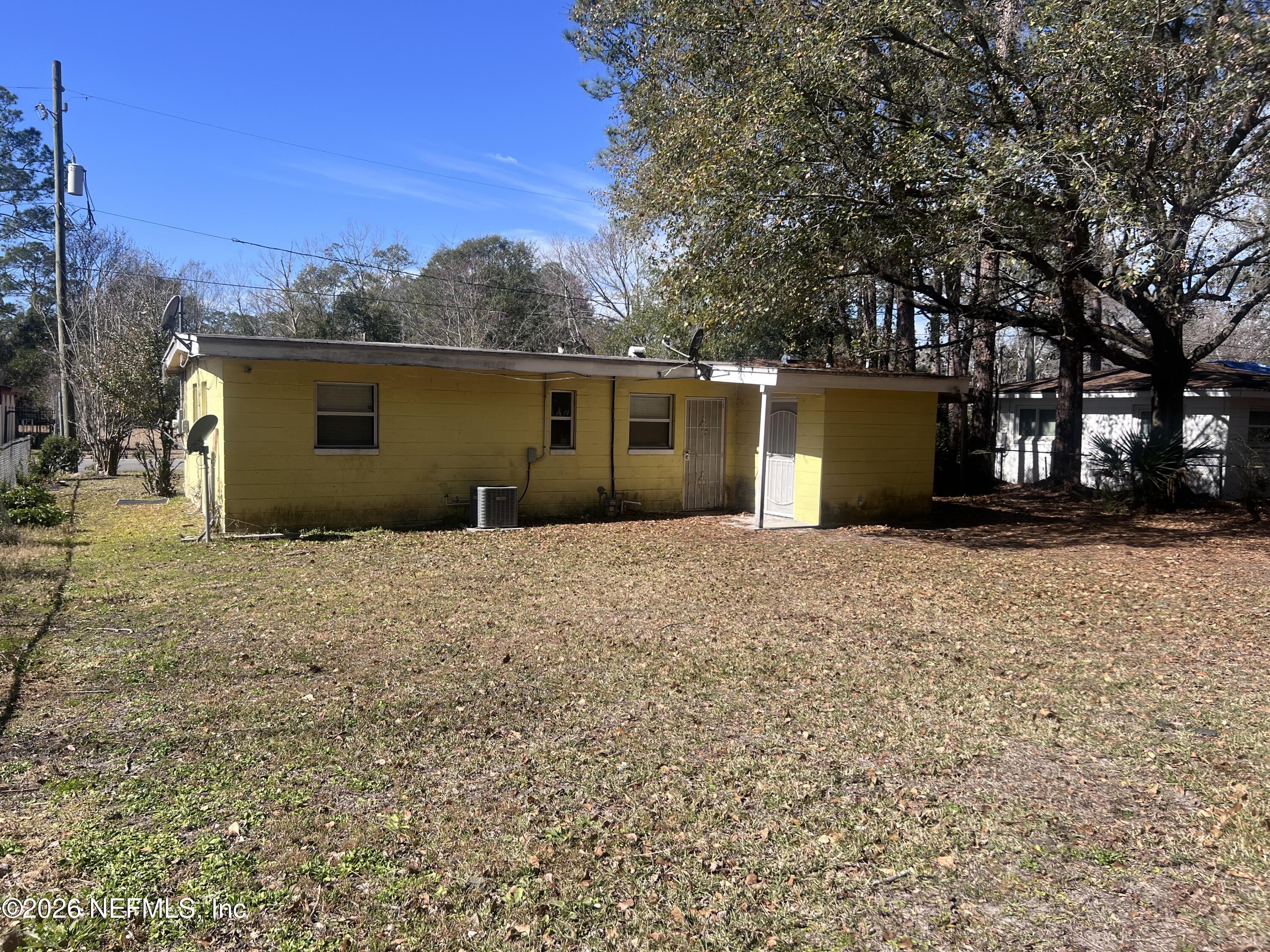 9129 Spottswood Road Jacksonville, FL 32208 - Photo 4 of 13 Backyard_