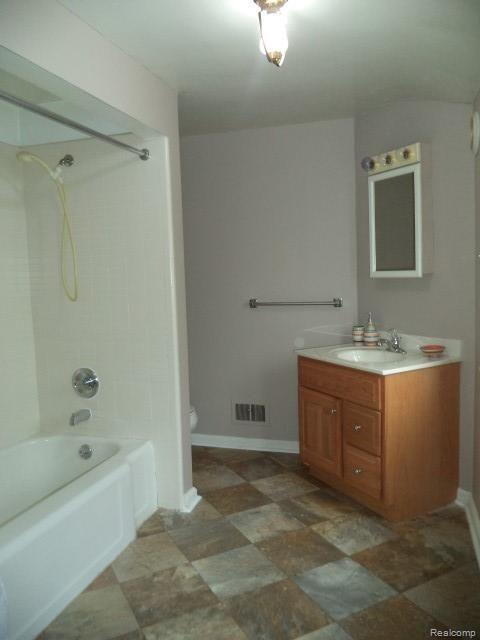 1582 Hawthorne Road Grosse Pointe, MI 48236 - Photo 26 of 36 Hawthorne (16).jpg