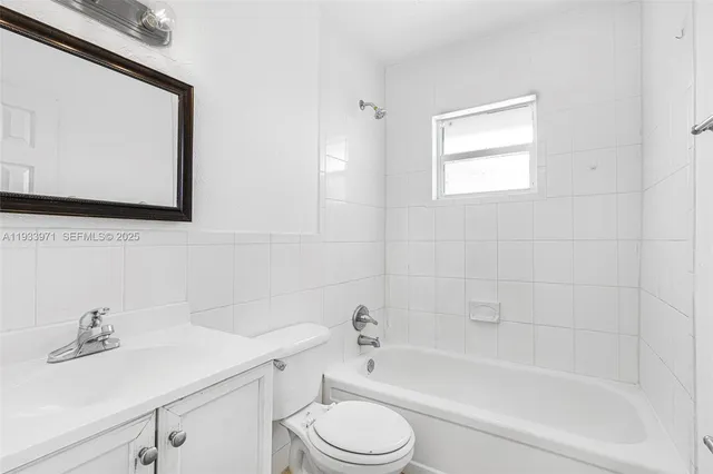 $1,850 | 2775 Taft Street, Unit 301, Hollywood, FL 33020