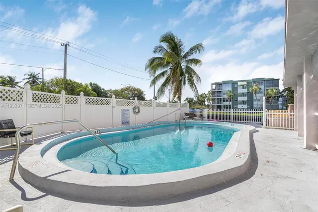 $1,850 | 2775 Taft Street, Unit 301, Hollywood, FL 33020
