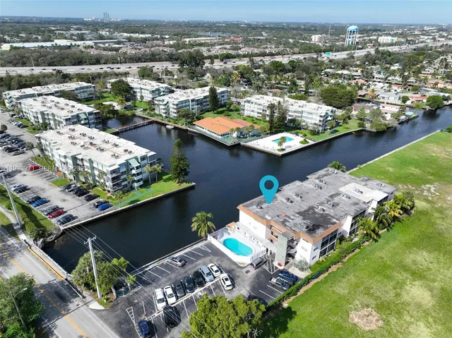 $1,850 | 2775 Taft Street, Unit 301, Hollywood, FL 33020