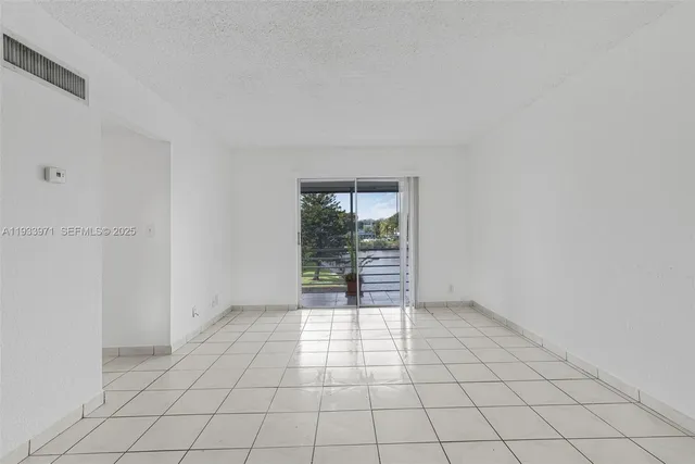 $1,850 | 2775 Taft Street, Unit 301, Hollywood, FL 33020