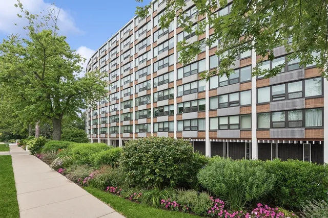 $450,000 | 1630 Sheridan Road, Unit 5K, Wilmette, IL 60091